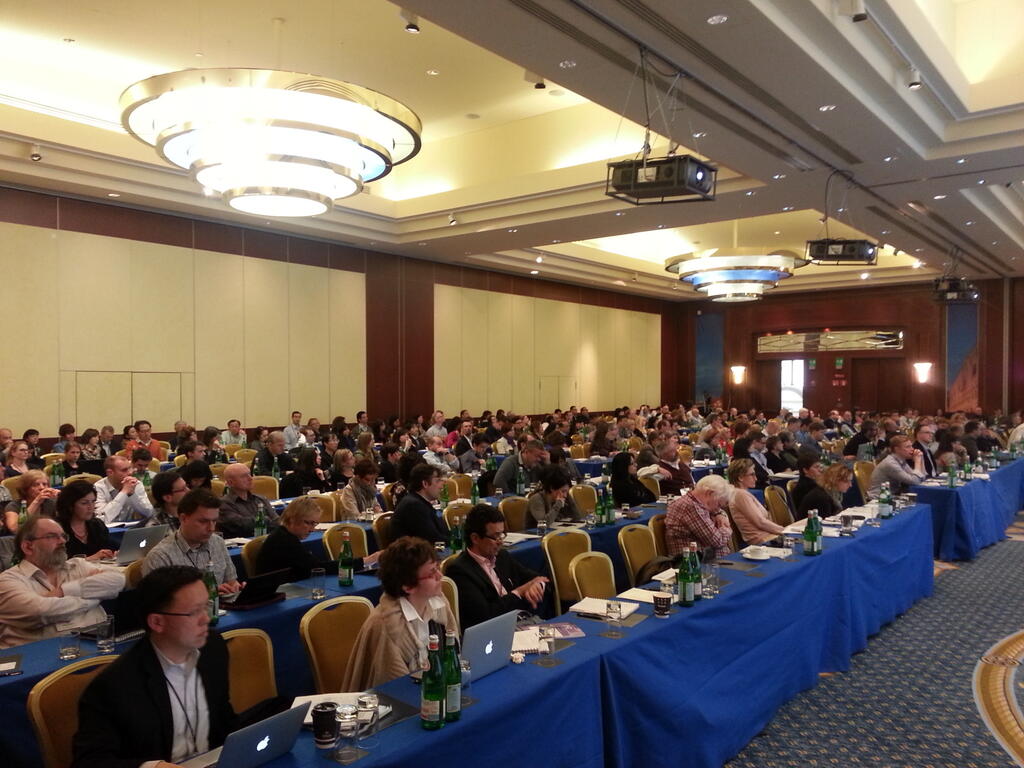Ci sono quasi 300 ricercatori alla conferenza quest'anno - rendendo questa la più grande conferenza per le terapie per la Malattia di Huntington mai tenuta.