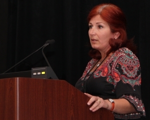 Leticia Toledo-Sherman di CHDI  ha delineato la strategia della Fondazione per lo sviluppo di farmaci volti a migliorare il metabolismo nella MH  
