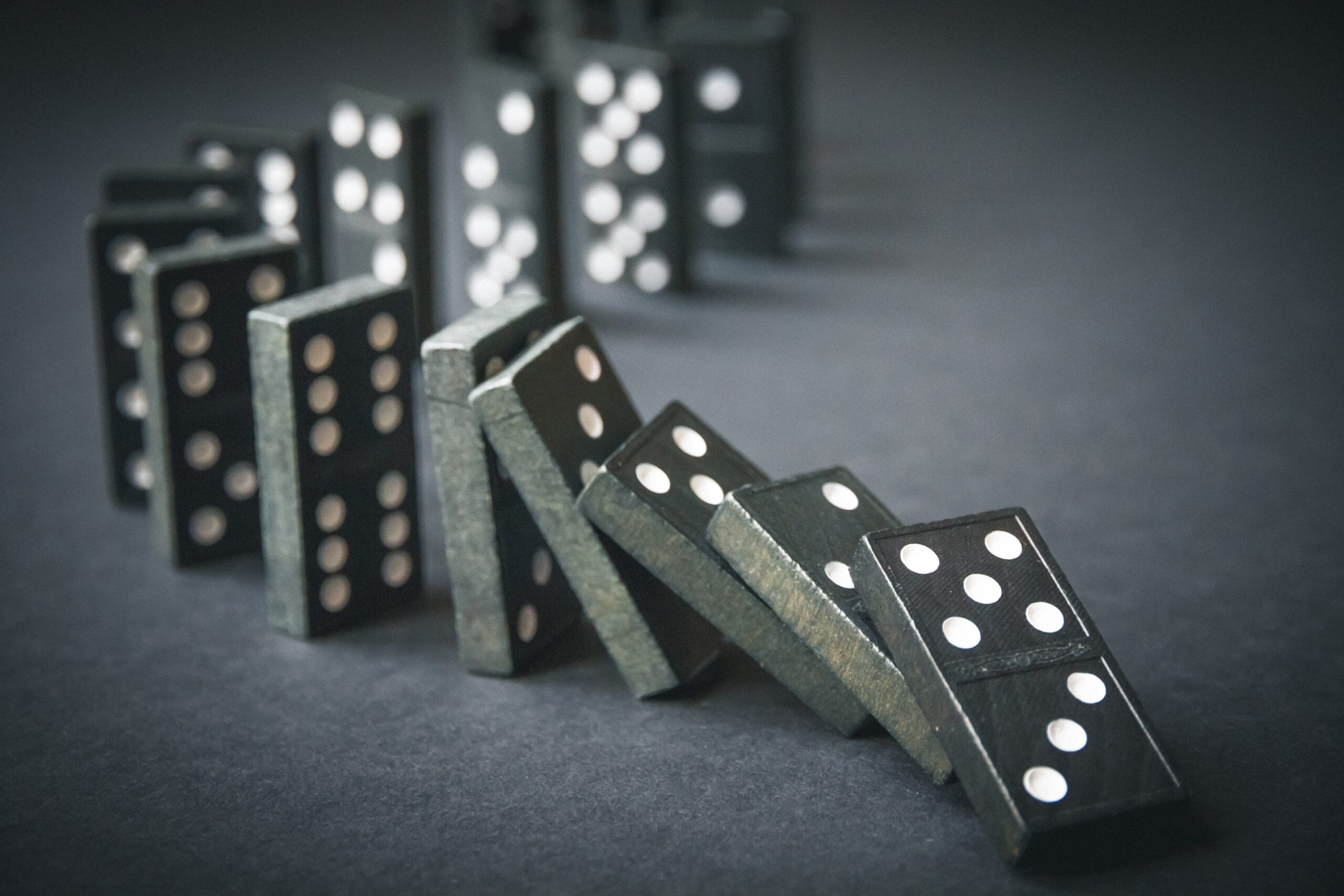 Cade il primo domino: La terapia genica AMT-130 rallenta la malattia di Huntington in uno studio di riferimento