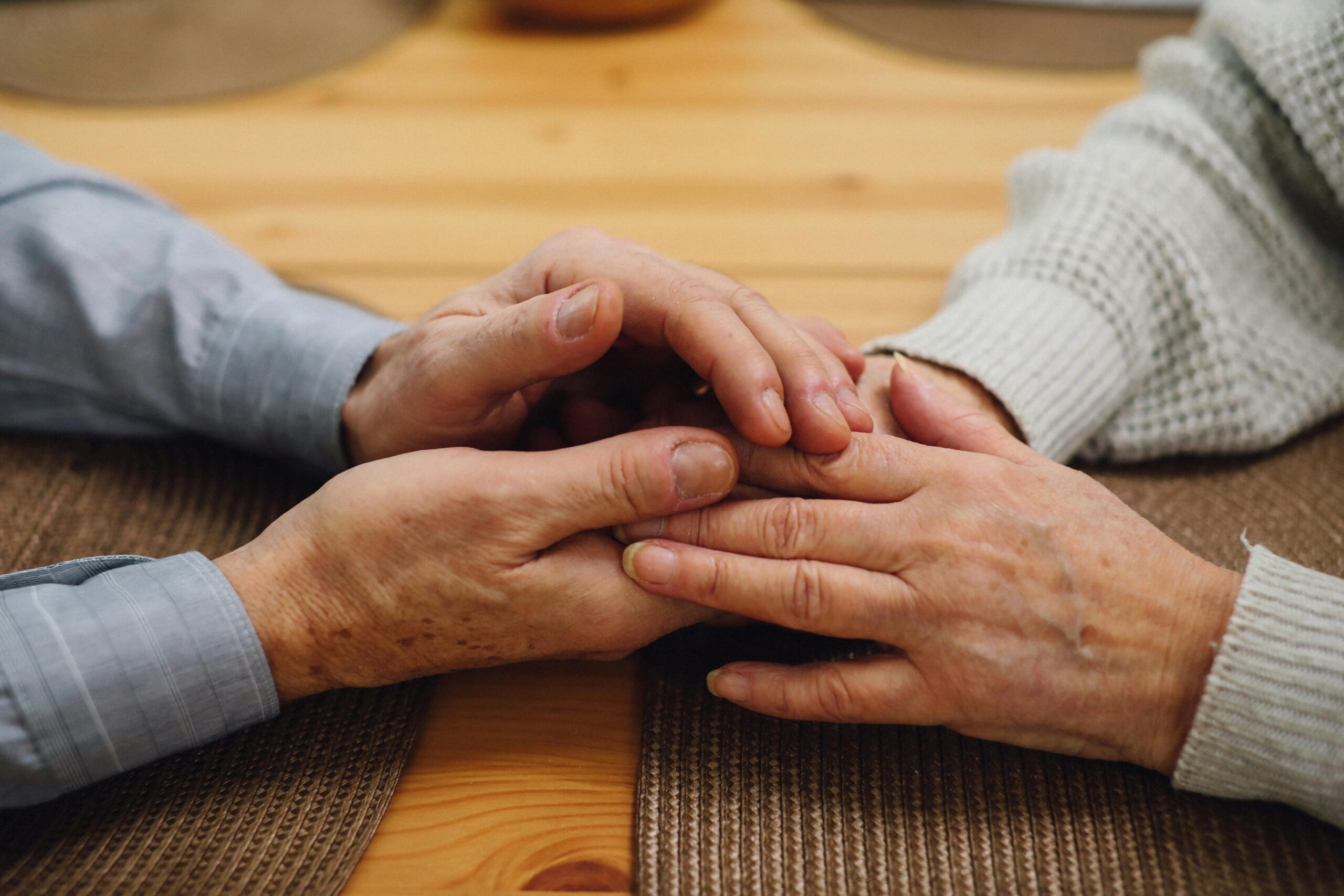 Tra cure, geni e sistemi: affrontare la malattia di Huntington come caregiver